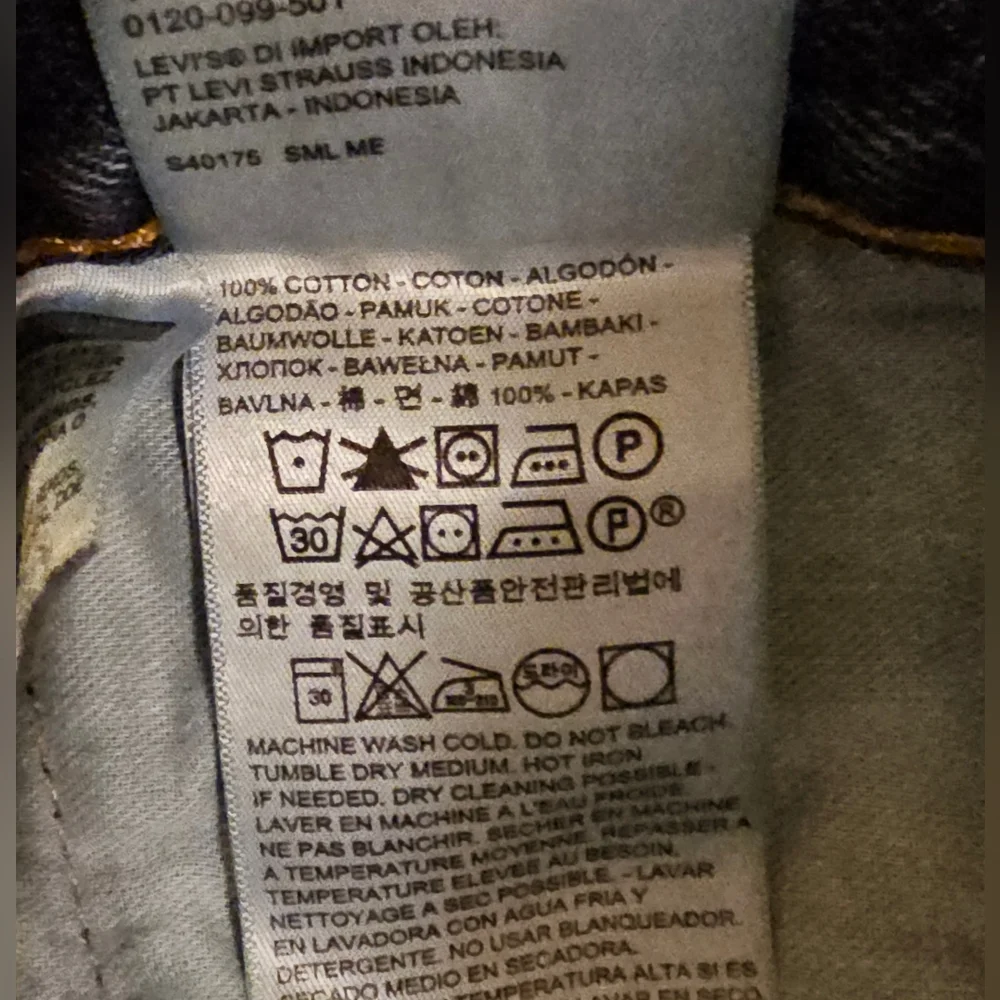 Levis pre loved